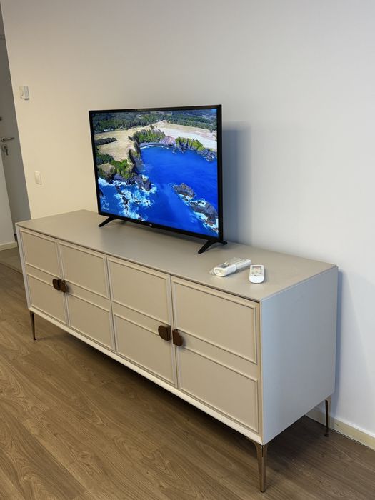 Vand comoda TV impecabila Casmir