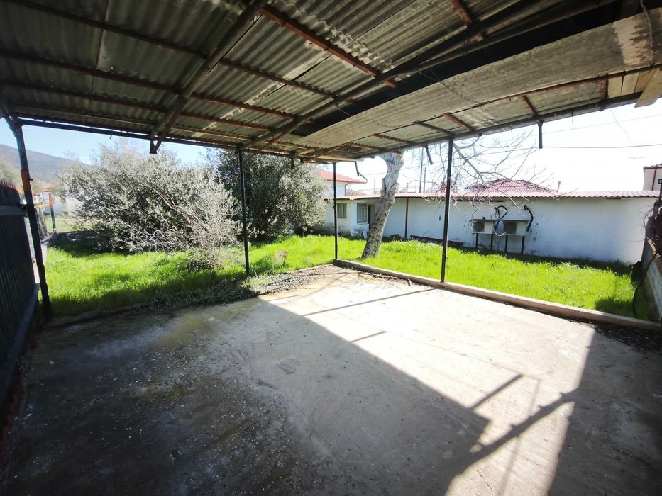 Продава многостайна къща 70 м2 с 2 парцела 330 м2 в Аспровалта, Гърция