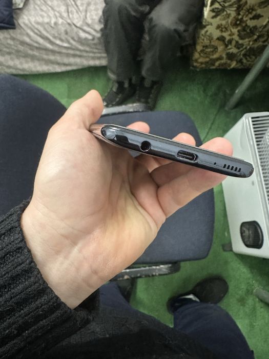 Samsung a40 arata foarte bine