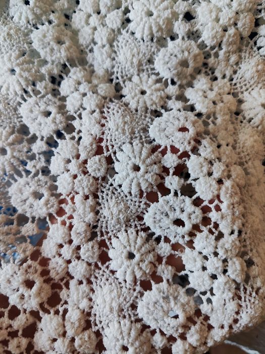 Бяло дантелено боди H&M