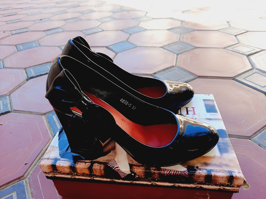 Туфли сотилади!!