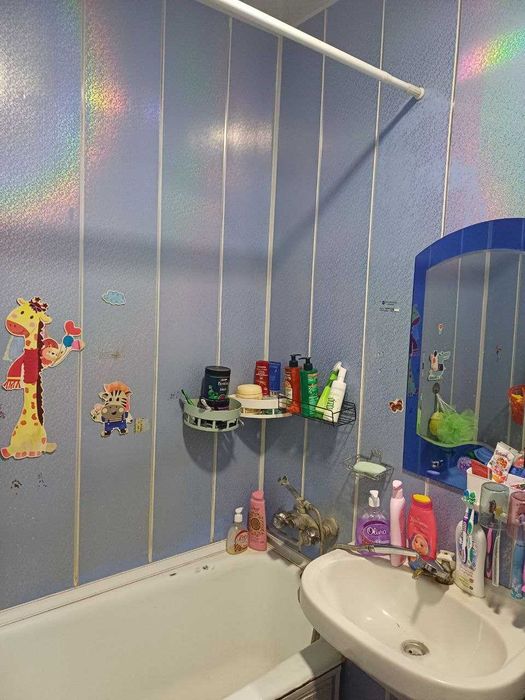 Продаётся квартира. 2-х комнатная переделанная на 3-х комнатную. 2/1/3