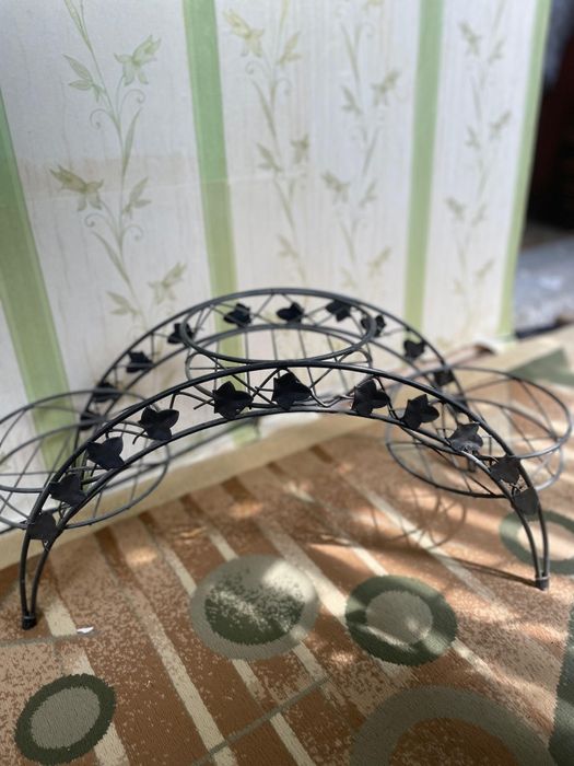 Подставки стойки для  цветов.