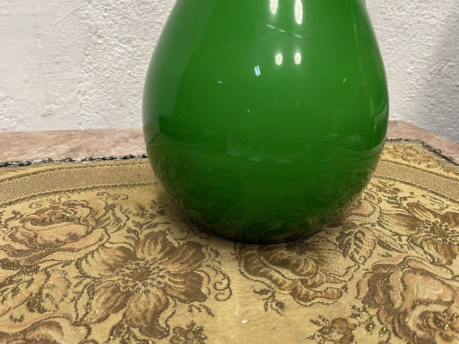 Италианска ваза от разтопено стъкло опалин