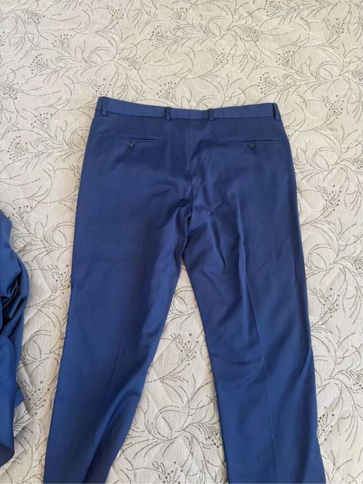 Продавам костюм