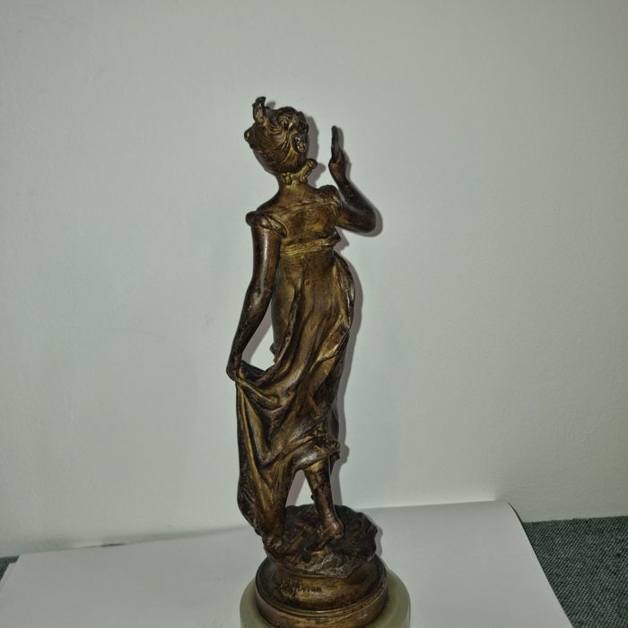 Statuetă din bronz L Eventail semnată Auguste Moreau