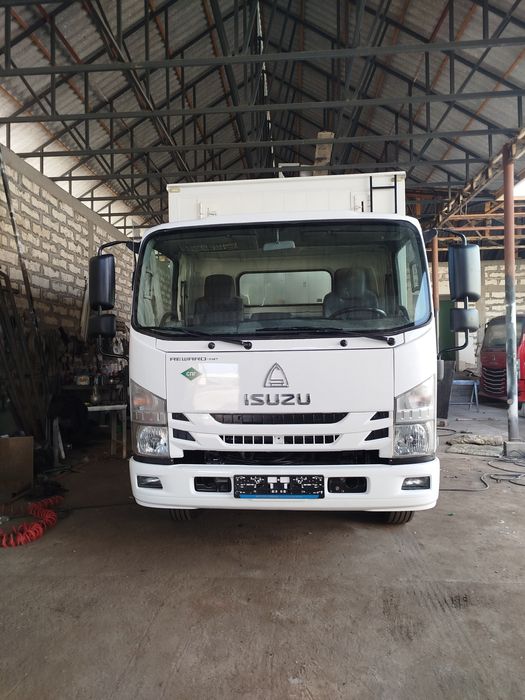 Isuzu 2010 yil avtobusdan terilgan