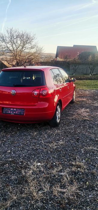 Golf 5 1.6 MPI.  Benzina