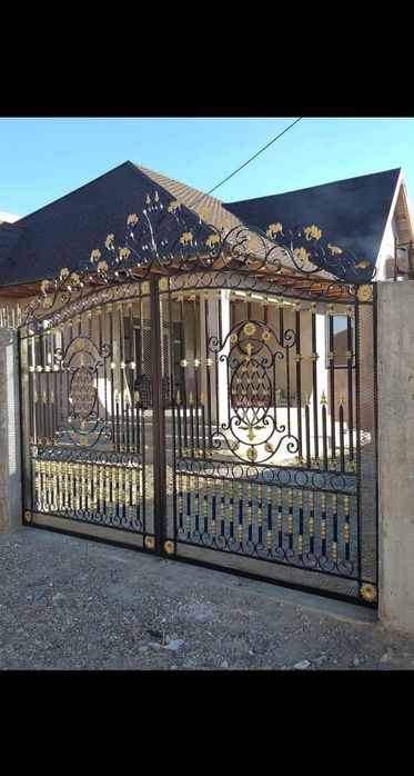 Porți, panouri de gard, balustrade, scări interioare și exterioare.