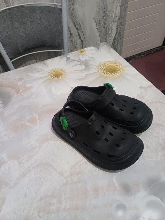 Продаётся для мальчика кроксы