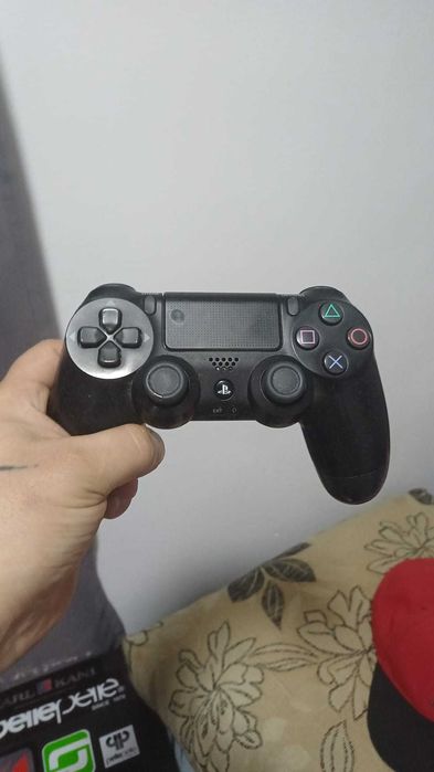 Vand ps4.cu 2 manete