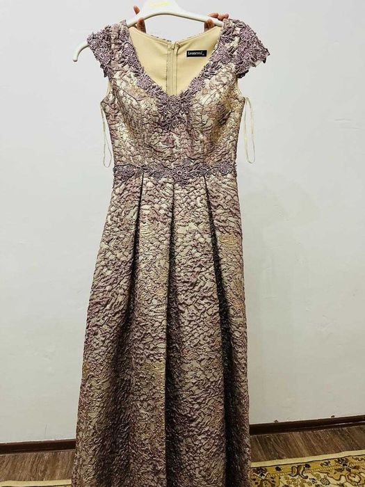 Продам платье б/у