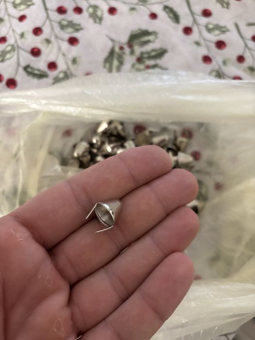 Шипове за дрехи, за яке