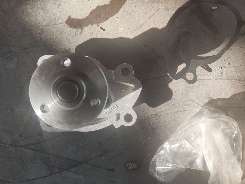 Помпа Ниссан жук