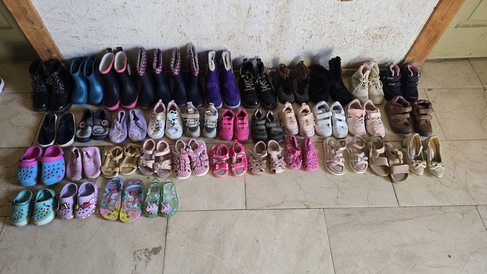Voi vinde pantofi pentru copii.