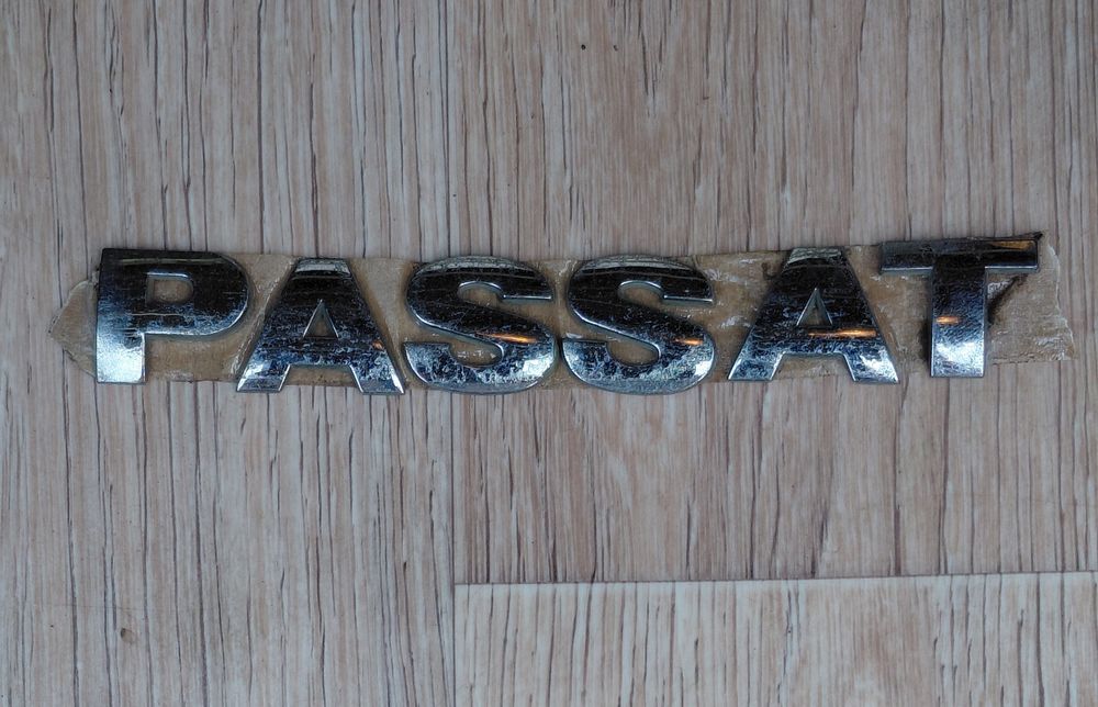 Продам эмблемму и надпись на пассат б5