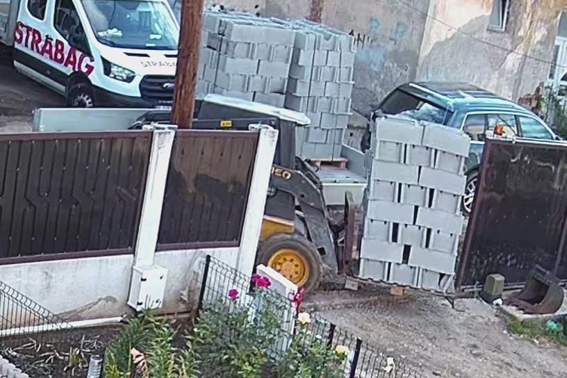 Inchiriez miniexcavator, miniincarcator, remorca basculabila