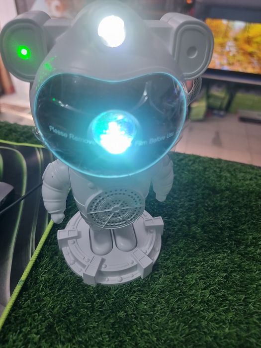 Prayoktor osmon jisimlarini kursatdai pult bulutuh bor muzika