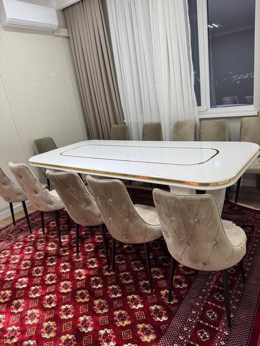 Гостевой стол со стульями