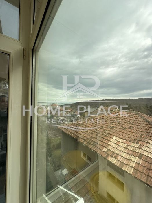 Къща на два етажа с веранда и лятна кухня в кв.Аспарухово.