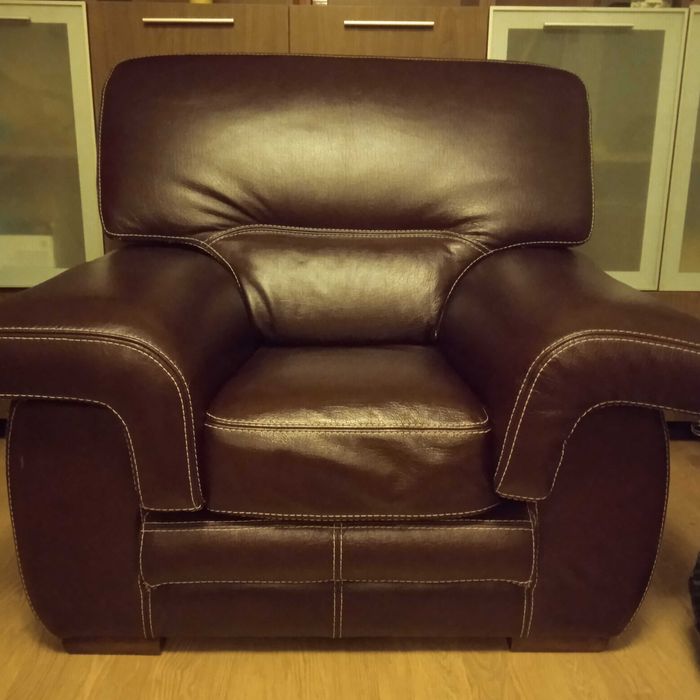 НОВИ диван и фотьойл от висококачествена италианска естествена кожа.