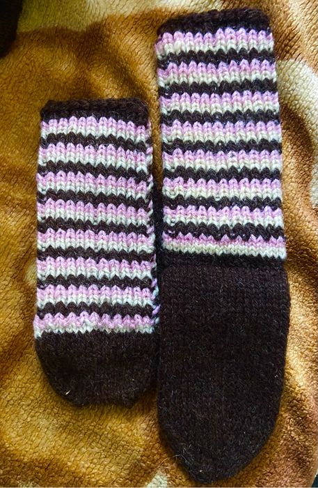 Вълнени ръчно изплетени чорапи