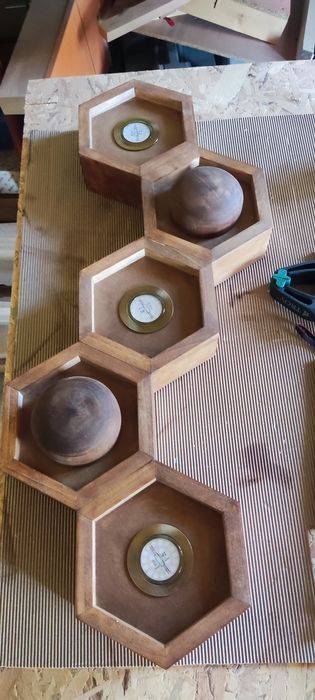 ЛЕД полюлей пчелна пита