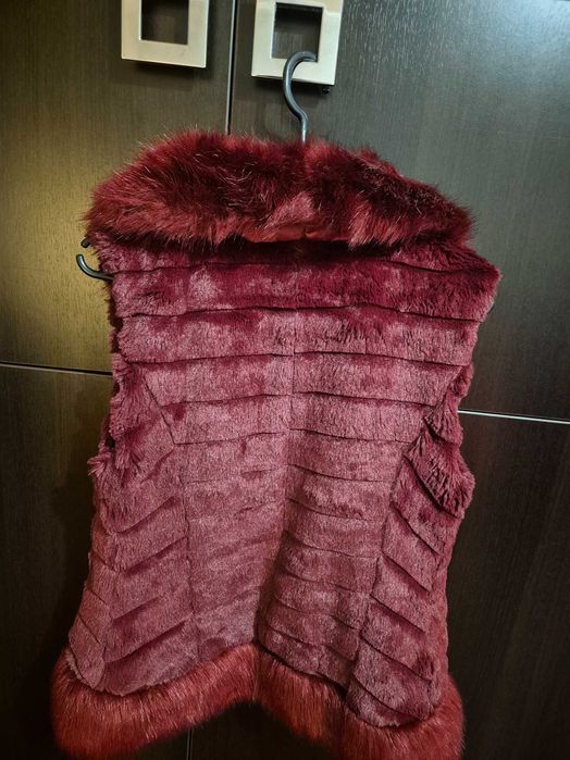 Vesta blana artificiala