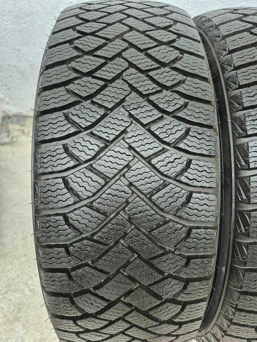 215/60R17 Maxxis