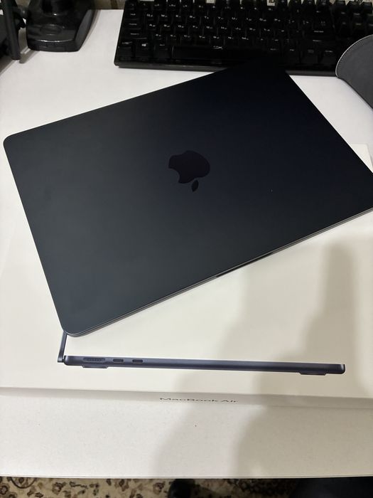 MacBook 2025, m4, 16/256