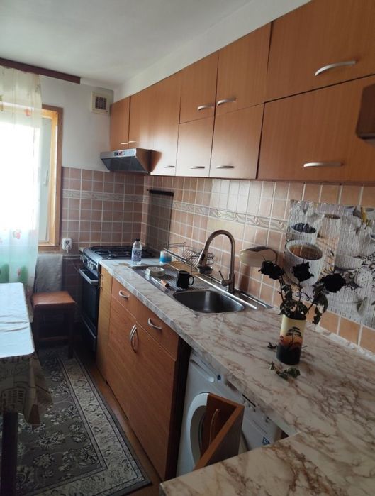 Închiriez apartament doua camere zona primăveri Brd