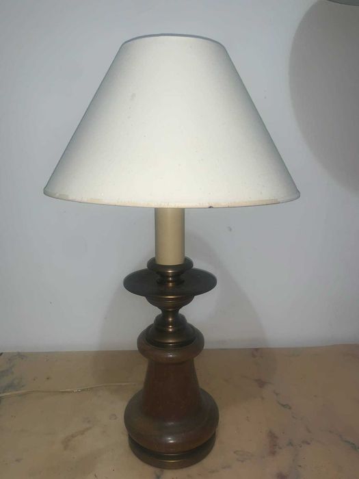 Veioza din lemn si ornamente din cupru