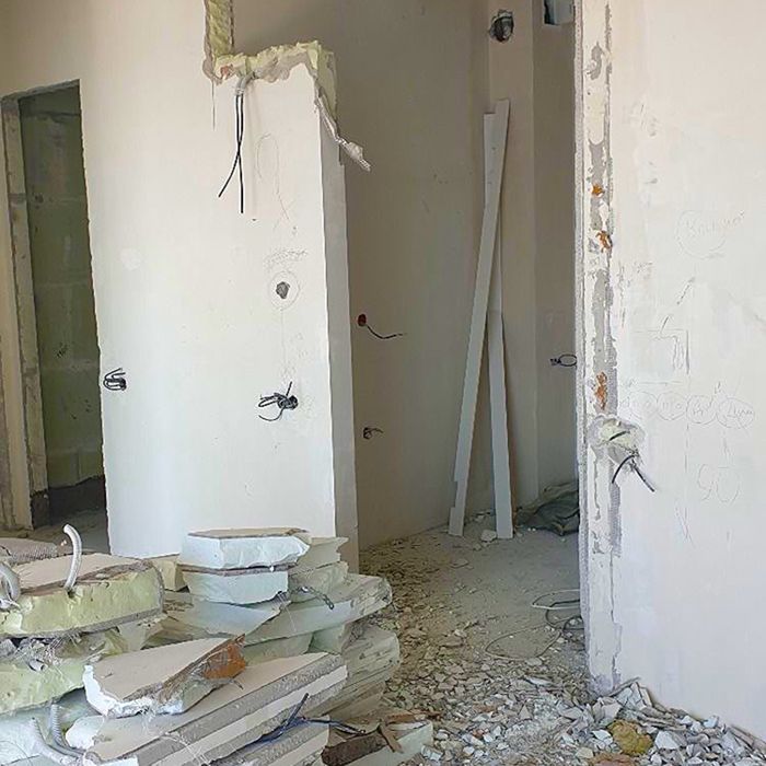 Демонтажные работы снос стен перегородок построек