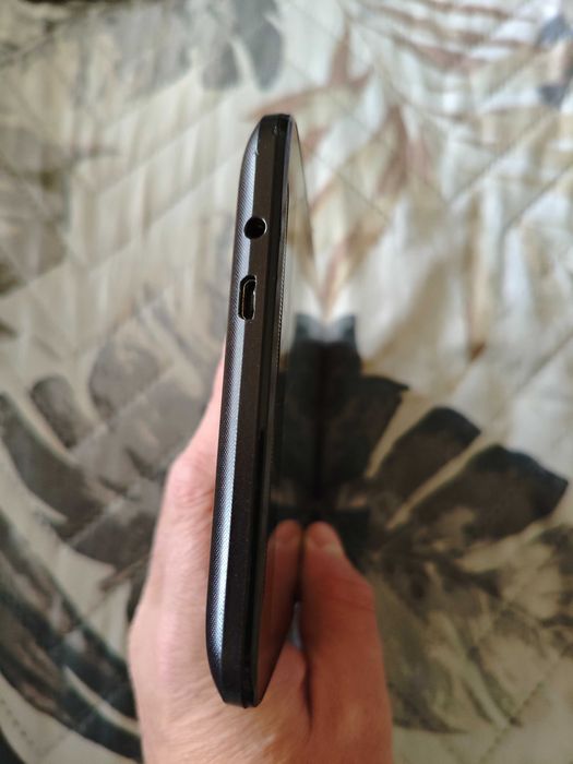 Лот от 2 таблета за ползване, ремонт или части