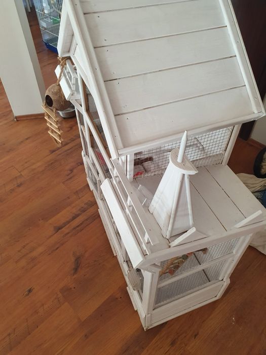 Colivie deosebita tip castel mare