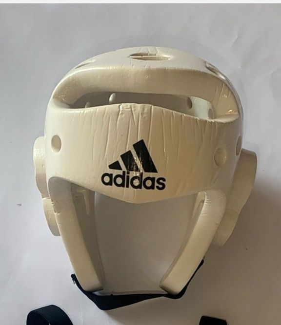 Шлем для каратэ таэквондо