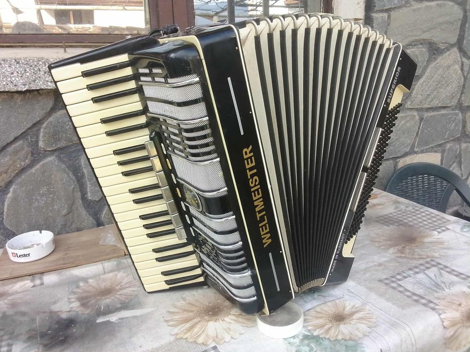 Акордеон Велтмеистер 120