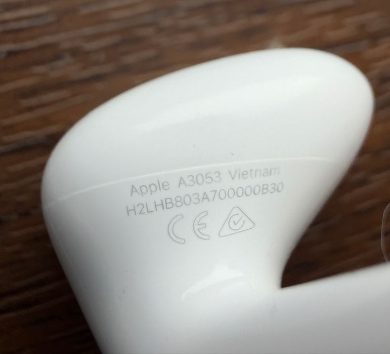 Apple Airpods 4 cu o casca, una am pierdut-o, original apple