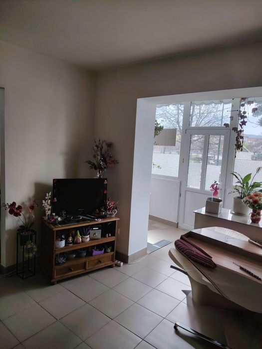 Vând apartament cu doua camere