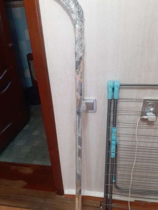 Продам клюшку хоккейную