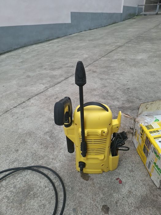 Vând pompa de spălat cu presiune Karcher K2