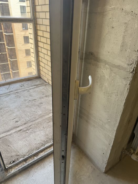 Перегородка пластиковая с дверью