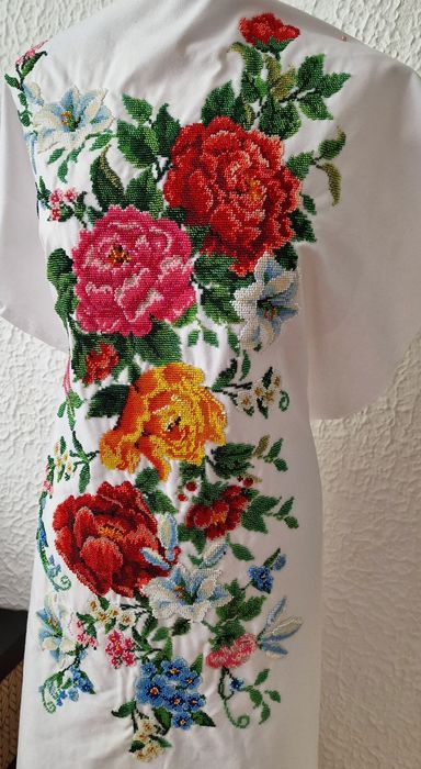 Rochie cusută cu mărgele