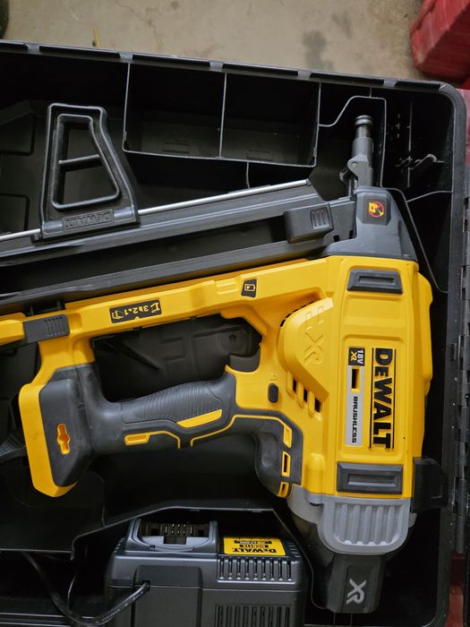Pistol cuie Dewalt xr