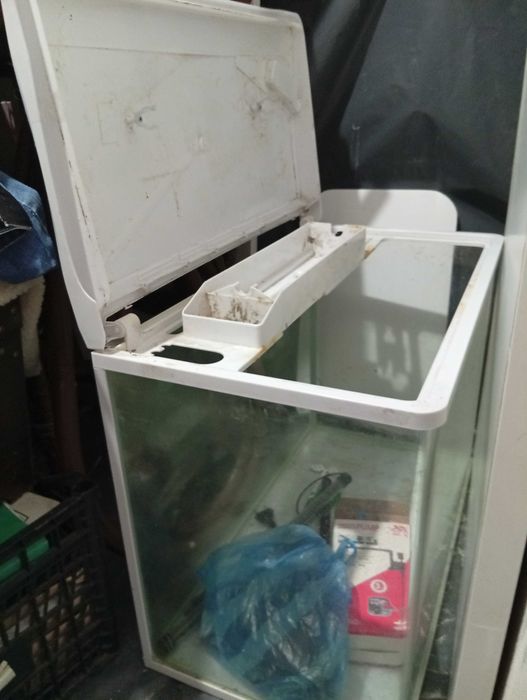 Здрав аквариум с капак и горен филтър, лесен за чистене