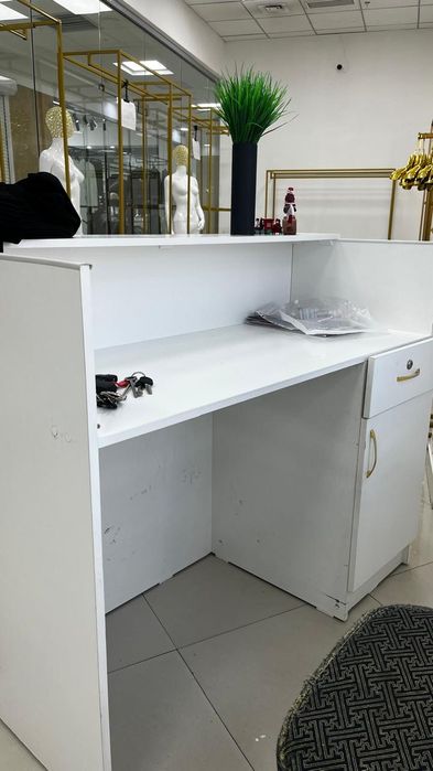 Ресепшен стол, банкетка