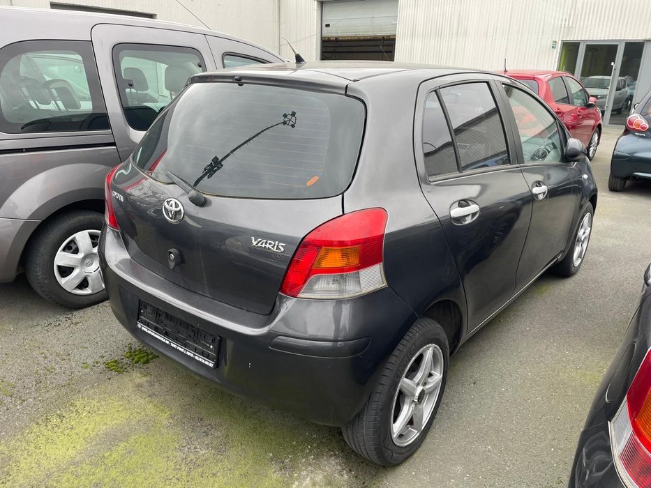 Vând Toyota Yaris