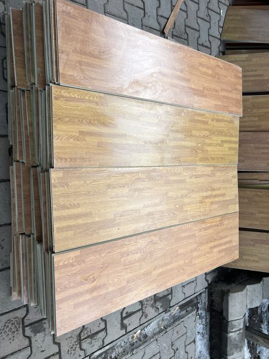 В продаже ламинат  в отличном состоянии