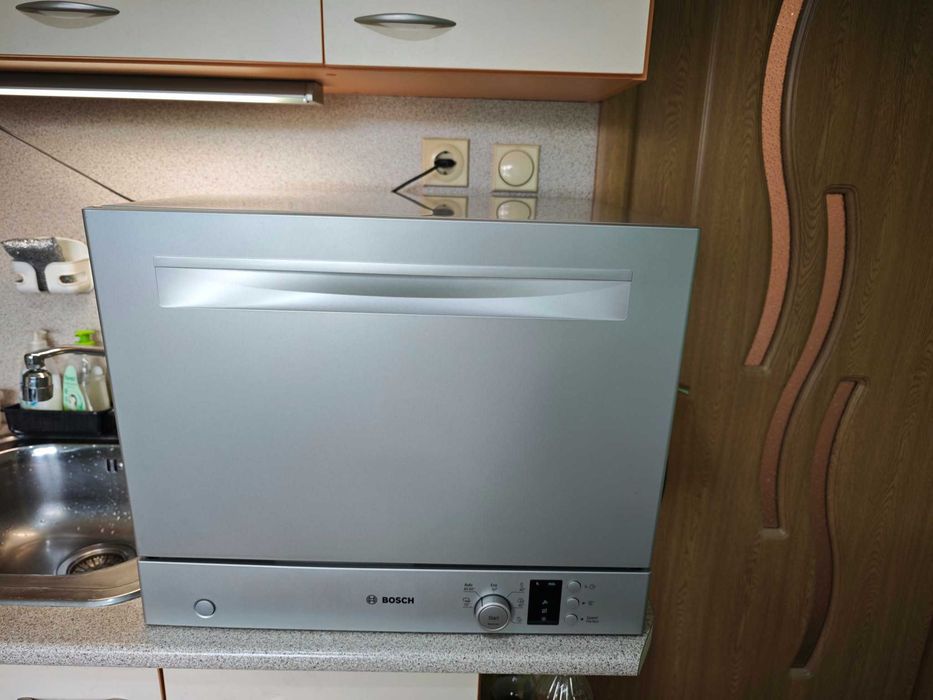 Продавам чисто нова малка миялна инокс BOSH в гаранция