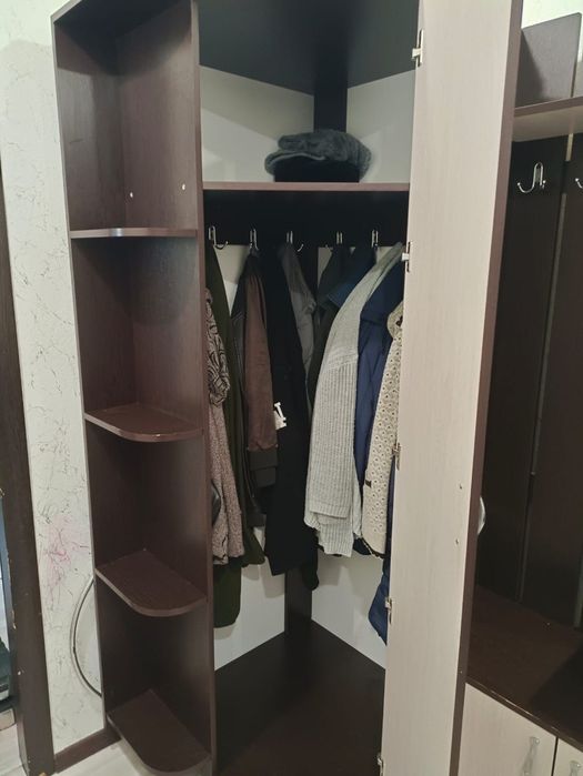 Продается прихожая угловая
